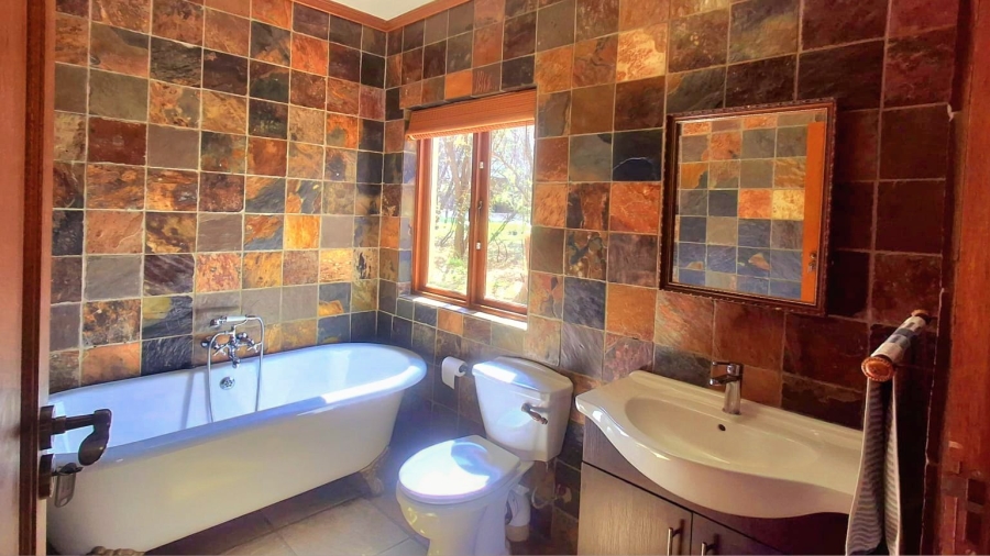 4 Bedroom Property for Sale in Boschenvaal River Front Lodges Free State